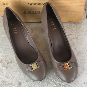 Lauren Ralph Lauren Shelbi Round Toe Taupe Pumps